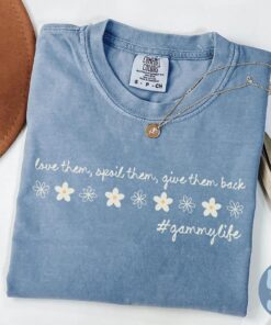 Gammy Daisy Flowers Shirt - New Grandparents Gift for Women